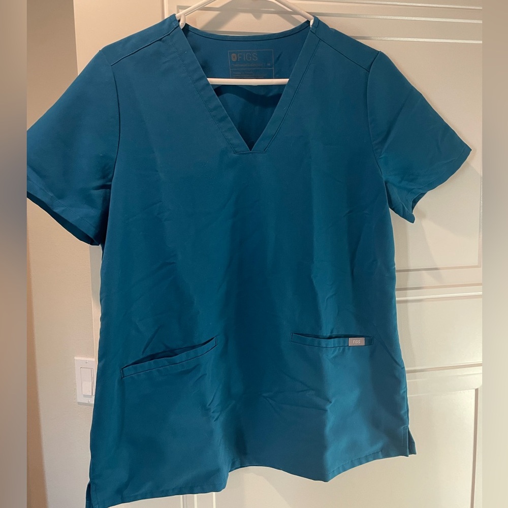 Figs Casma 3 Pocket Scrub Top